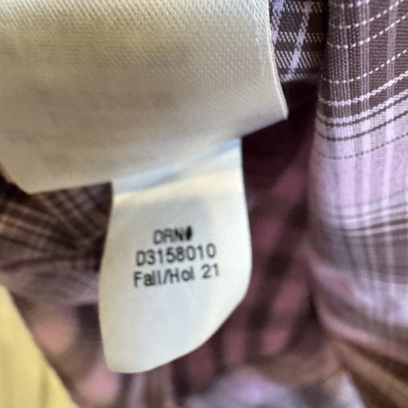 Eddie Bauer Classic Fit Purple Plaid Adjustable Sleeve Technical Button Down. XL - Picture 8 of 8